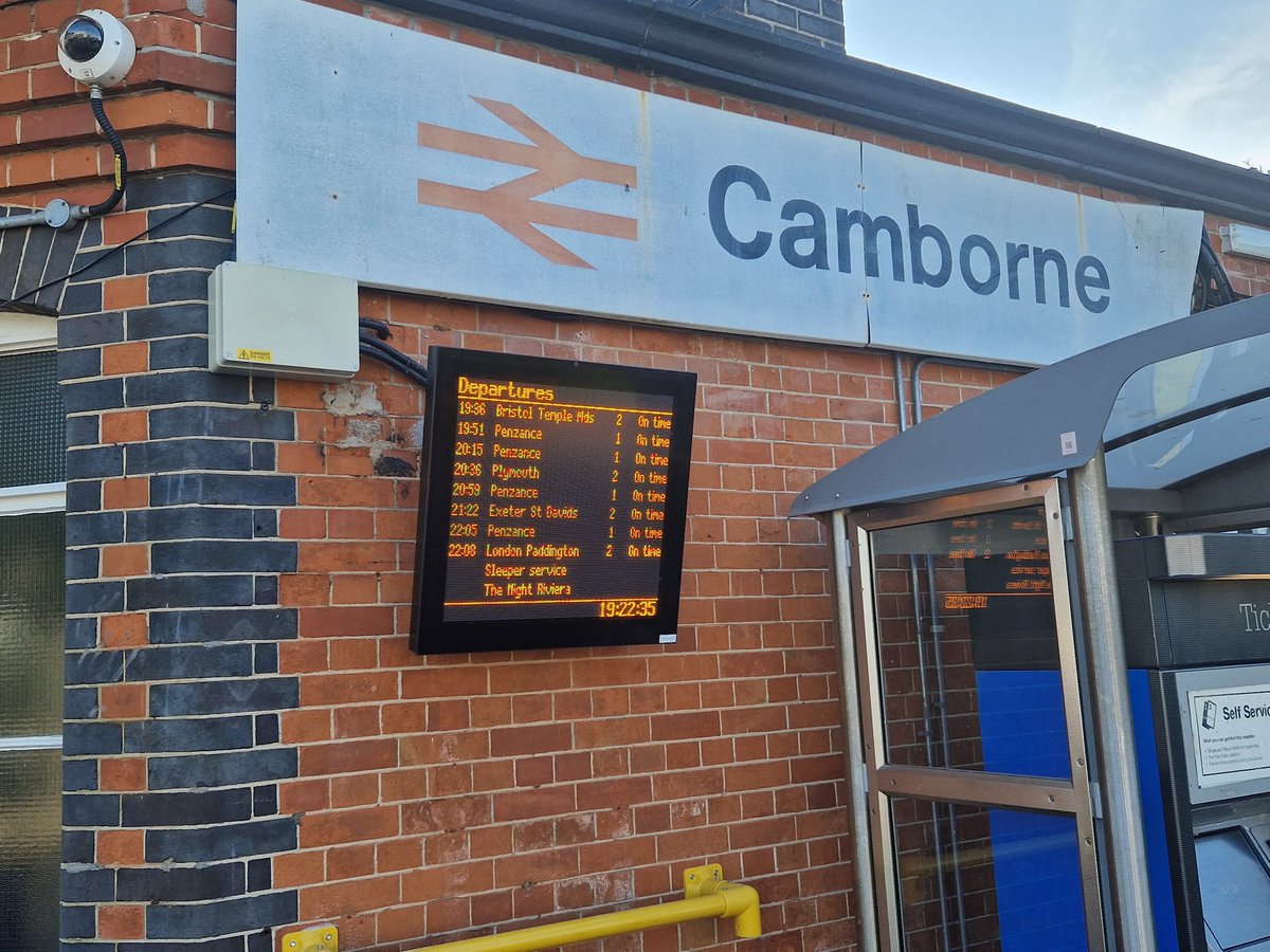 I was going to bail at Truro for a short hop up the Falmouth branch but the unit on there isn't required, the branch will be there next time I come so got in that extra HST mileage to Camborne - little bit different to Lostwithiel but got a good old fashioned sign