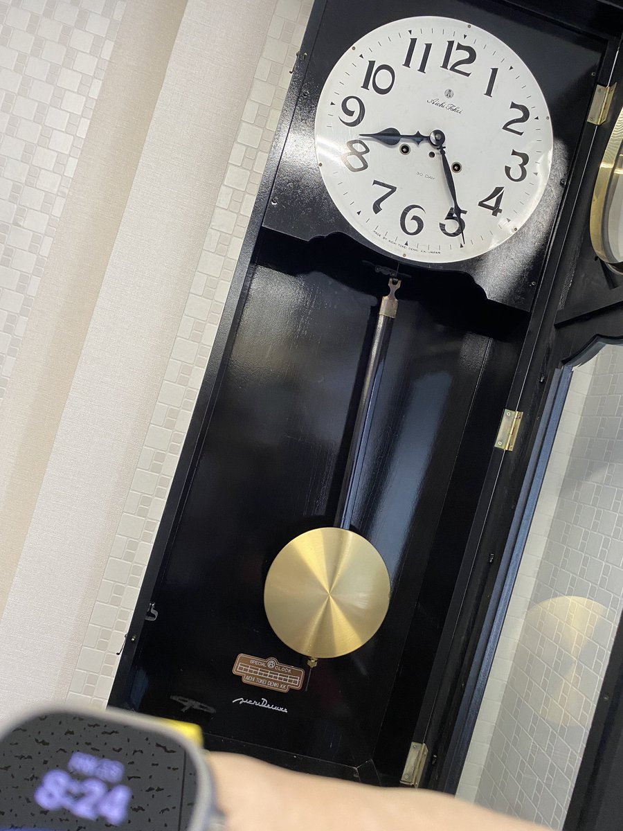 birdmini's tweet photo. I wind up and adjust the time the classic clock in the office every Fri/Sat. Using Apple Watch. I had saved money to buy a mechanical watch, but these money turned to A.W. I wanted to measure atrial fibrillation. Machanical watch loses time even by temperature. https://t.co/zaYSR8ESuC