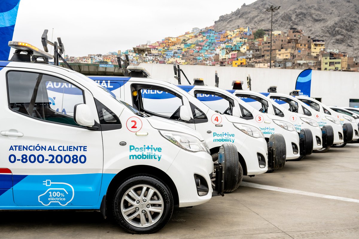 LimaExpresa's tweet photo. Seis nuevas furgonetas se suman a nuestra flota de vehículos 100% eléctricos🔋. Así, ahorraremos 100 toneladas de emisiones CO2 anualmente.  ¡Seguimos por más #MovilidadPositivaParaTi, #MovilidadPositiva para todos! 
#WeActForThePlanet #PositiveMobility #AuxilioVial https://t.co/zGEsNtFe99