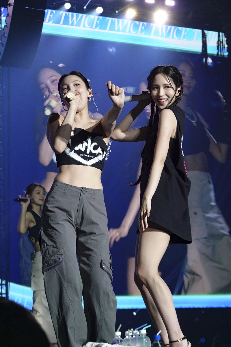 moegenki's tweet photo. 🐰🐧

#TWICE #트와이스 #NAYEON #나연 #MINA #미나
#TWICE_5TH_WORLD_TOUR #TWICEinDALLAS 
#TWICE_5TH_WORLD_TOUR_IN_DALLAS https://t.co/dMbjgsjRgu