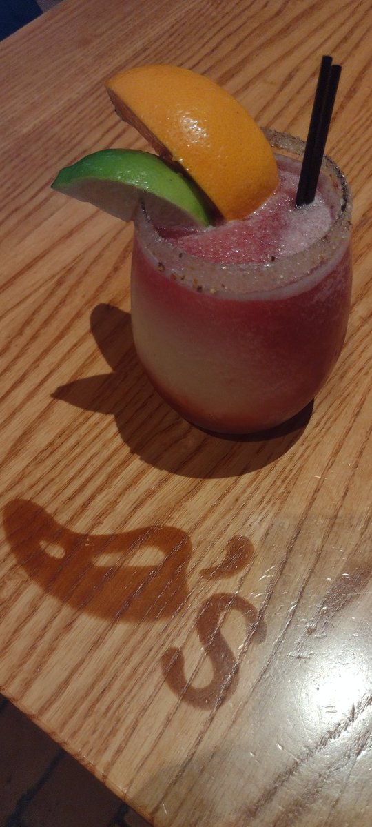 g2762rt's tweet photo. Sangría #Rita
@Chilis #Menaul
Dinner time!!!
#Albuquerque https://t.co/uJgn5yaKYu