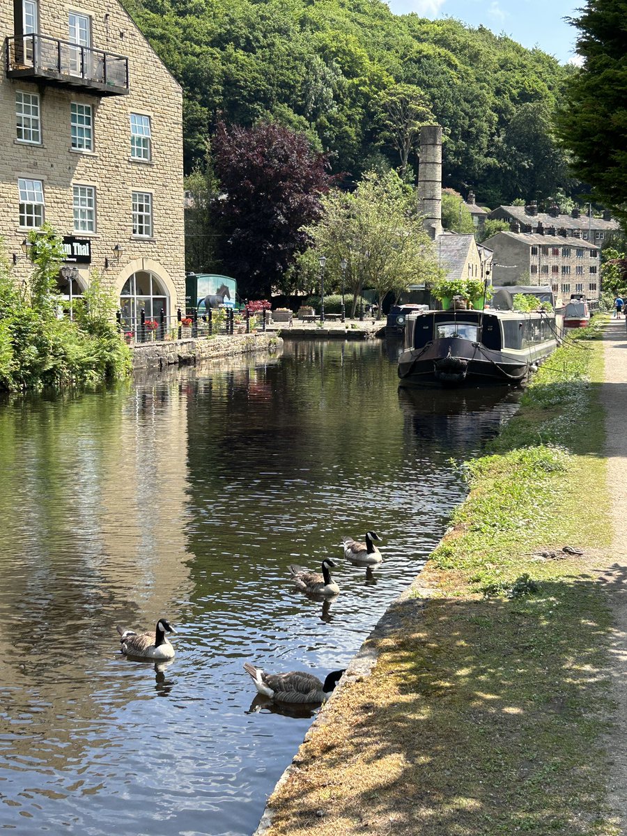 #hebdenbridge today. So gorgeous, stunning. We were so blessed with the sun. Roadtrip day 2 was lovely 👏 Back in the giant car park of Bristol now but another roadtrip tomorrow to the ‘home town’ of Liverpool to see Pet Shop Boys & have 2 nights with our lovely Scouse friend ❤️
