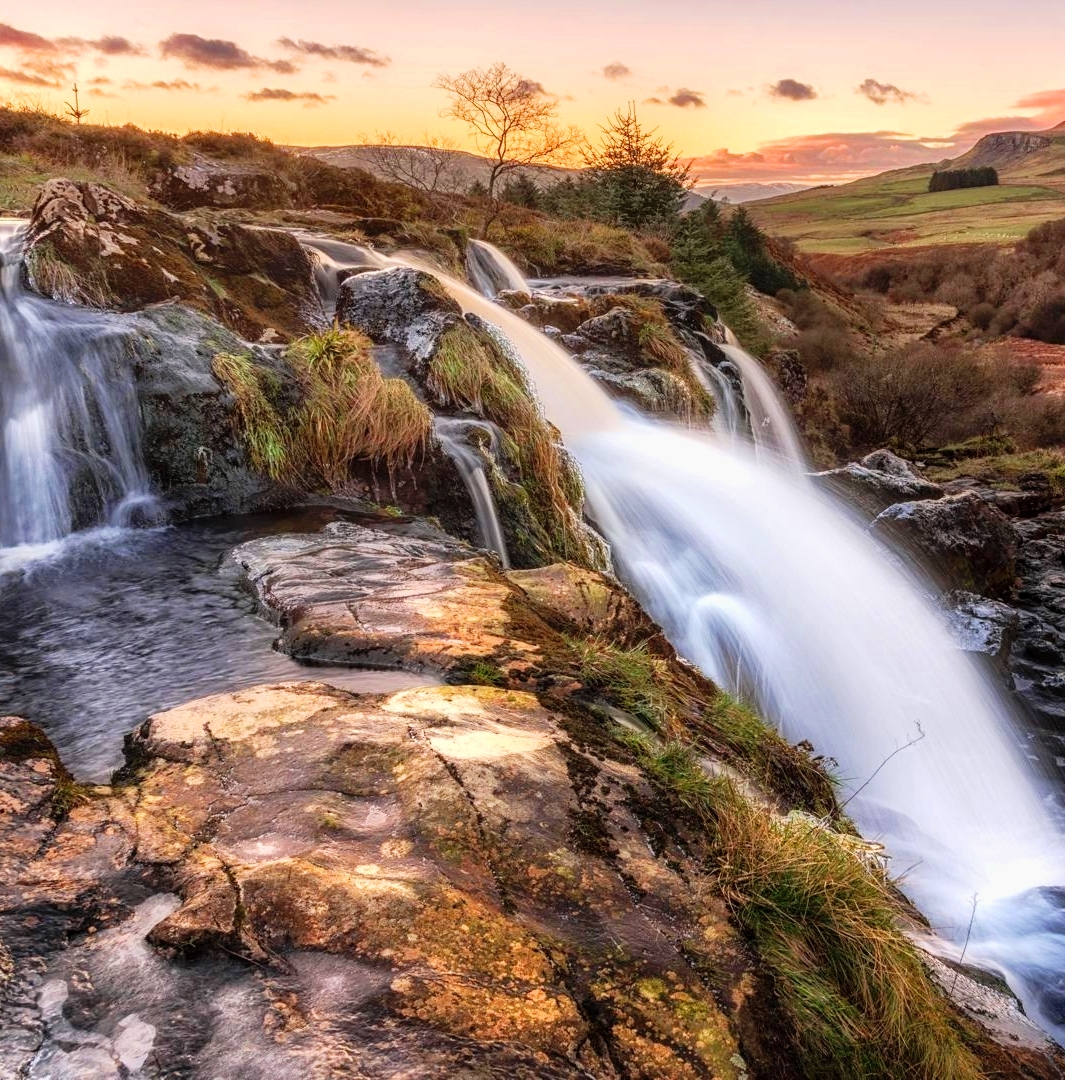 Sunset at the Loup of Fintry falls in Central Scotland 🏴󠁧󠁢󠁳󠁣󠁴󠁿 🇬🇧 

#nature #naturephotography #naturebeauty #scenic #photography 

Wiki: en.wikipedia.org/wiki/Loup_of_F…