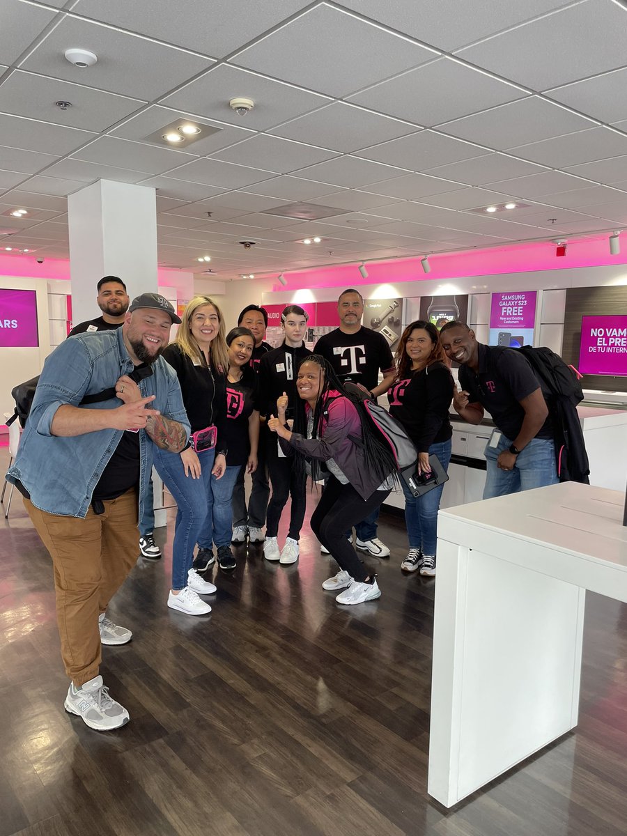 It’s always a pleasure to have visitors 🫶🏼#TEAMVALENCIA