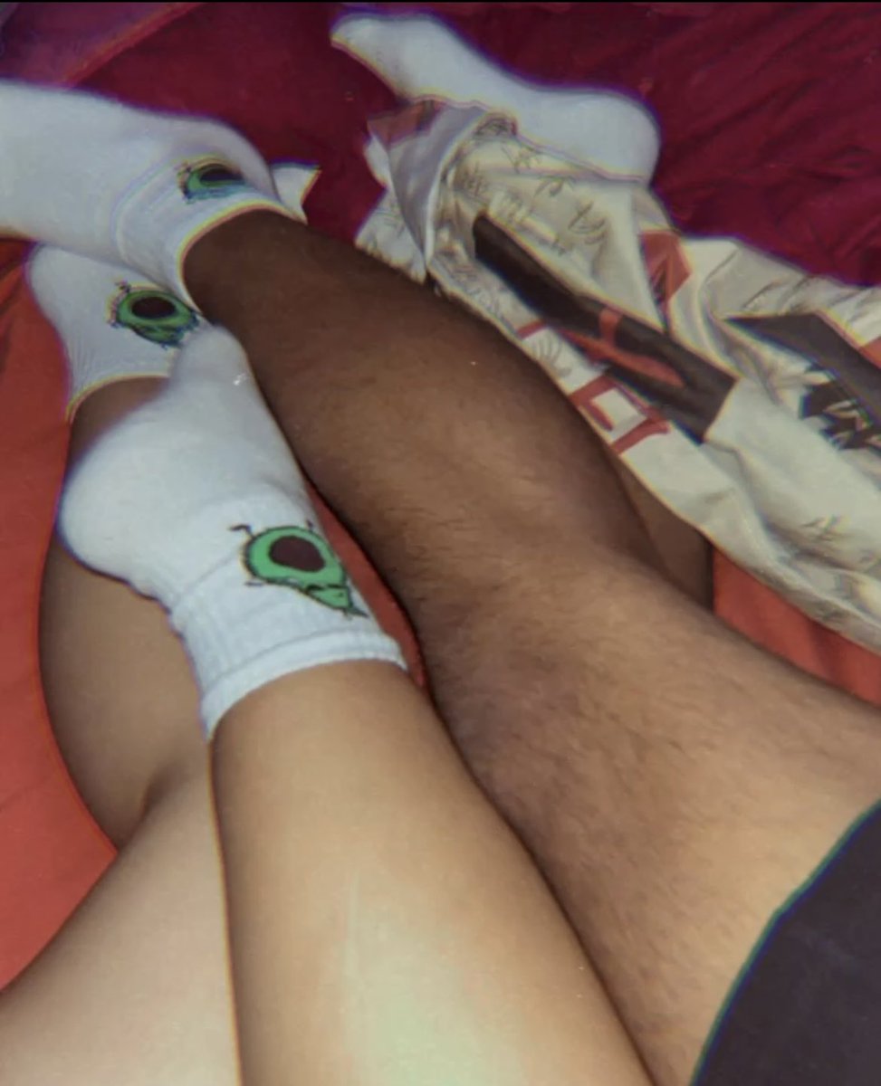 sofimongge's tweet image. con mi novio usamos medias de paltas con lentes 🥹💚💚