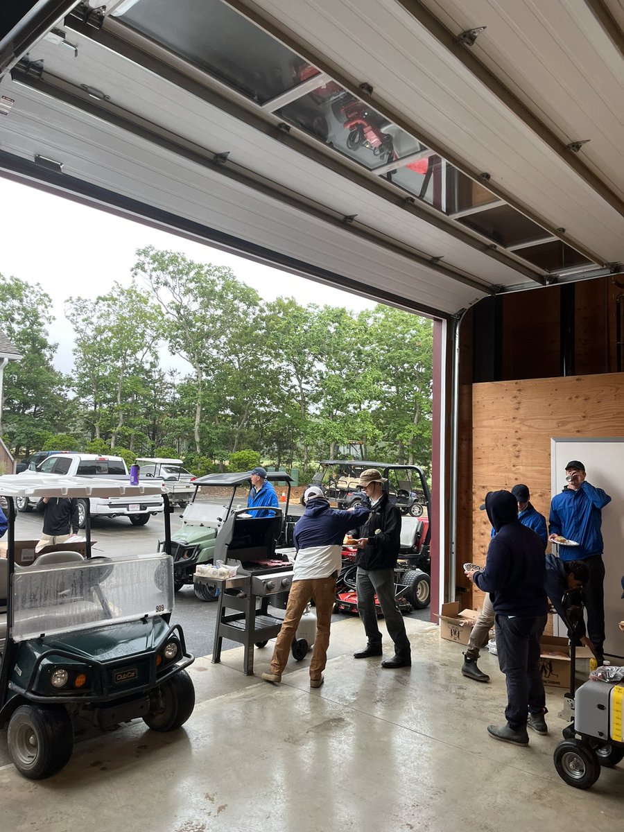 The hay is in the barn for Member Guest Weekend 2023! Fellas enjoying some burgers and dogs & @kev_e_banks holding down the grill! 
#ittakesavillage #family