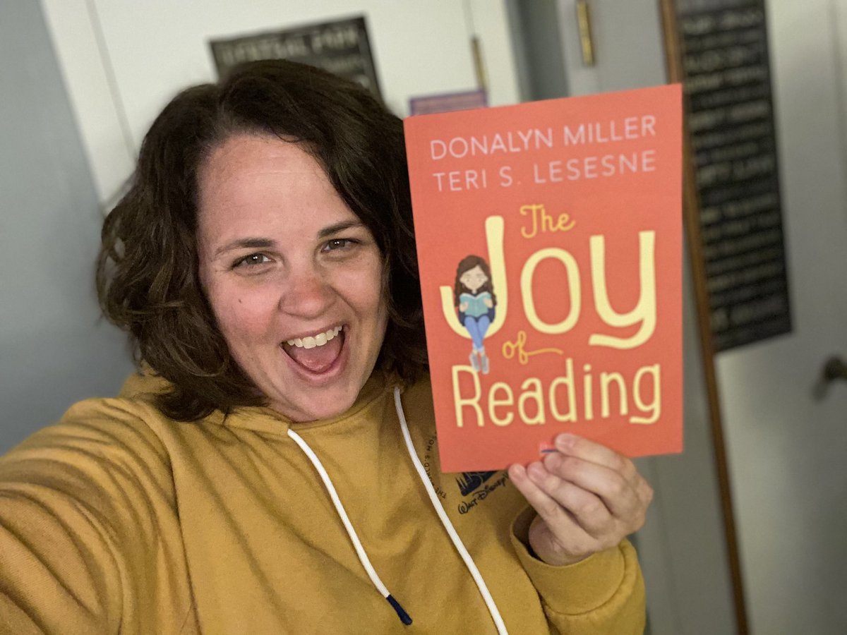 Beyond pumped for the first session of @bookelicious Summer Book Club w/ @donalynbooks 📚💞🤩 I cannot wait to learn and connect with everyone!  #readingjoy #momsasprincipals #PrincipalOfficeHours #LWRocketsRead #Pitzer4e
