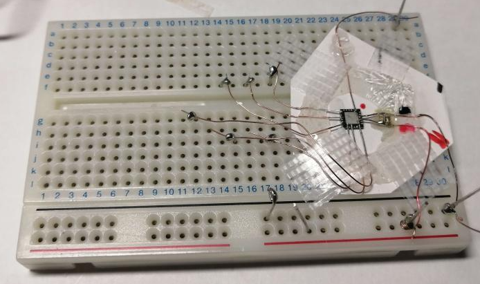 shinichi_nino's tweet photo. マイクロロボ
次はちゃんとハーフインチサイズに収めよう
マイコン候補の #ATtiny3217
先に紹介した紙基板評価ボードは
やっぱし扱いにくいので
ブレッドボードに実装してみた。
まずは
モータ2個、IR通信に必要な分だけピン引き出し。
裏返しなんでちょいとピン配置注意。 https://t.co/jmnydgHAPA