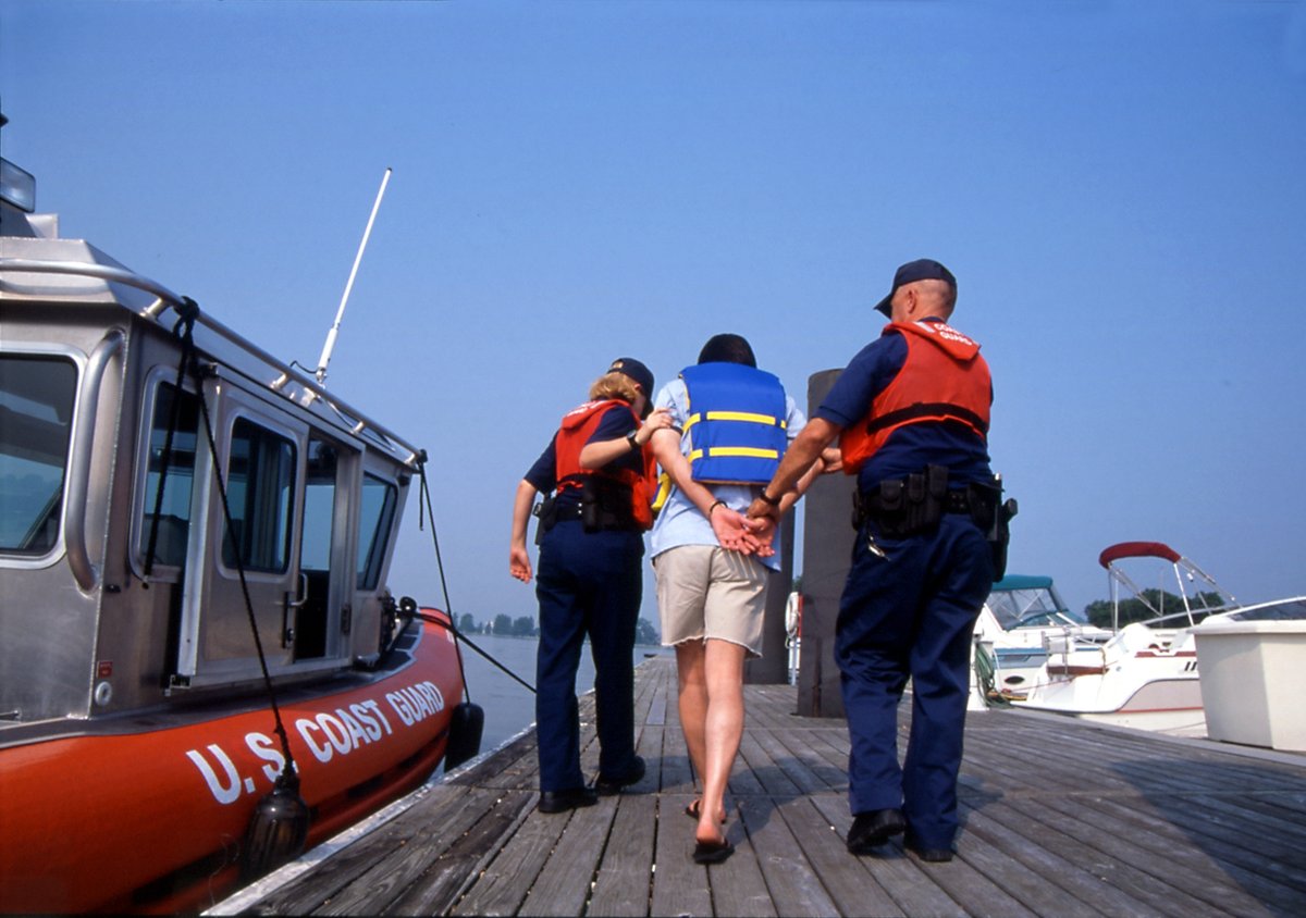 LIBoatBuyers's tweet photo. Boaters, @OpDryWater is underway. Law enforcers are looking for skippers under the influence of alcohol or drugs. Not sober, skipper? Sea ya in jail.

https://t.co/1x3LrDnsja 
#KnowBeforeYouBoat #NeverBUI #NoMoreVictims @MADDOnline @NASBLA @uscoastguard @USCGAux @BOAT_Program https://t.co/KtKjx9gvIg