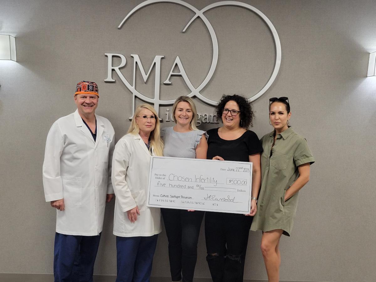RMAofMichigan's tweet photo. Former RMA patient, Erica, received the Culture Star Award at her company @thriverealtycompany. She was able to have a donation made to the charity of her choice and chose Chosen Infertility Group! Thank you Erica &amp; Thrive Realty for giving back to the infertility community! 🌈 https://t.co/6FHTM5Rf28
