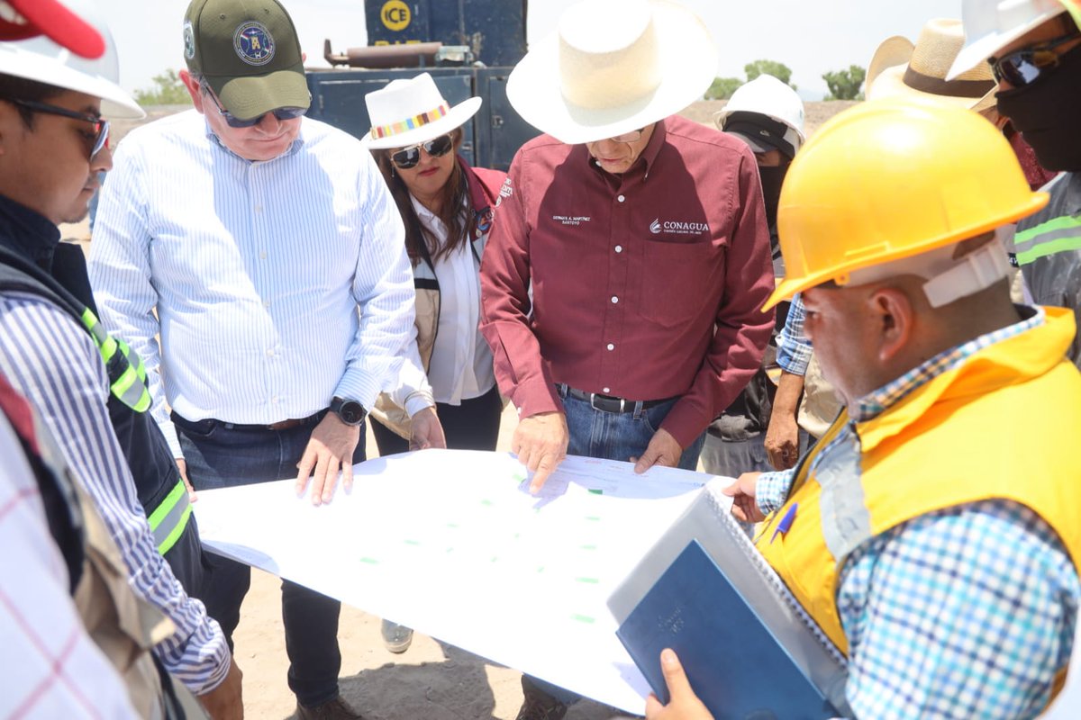 Hoy sostuve una reunión de trabajo con los contratistas, así como con los responsables de obra y supervisión de #AguaSaludableParaLaLaguna, un proyecto que permitirá abastecer agua de calidad suficiente,para cerca de 1.6 millones de habitantes de los estados de Coahuila y Durango