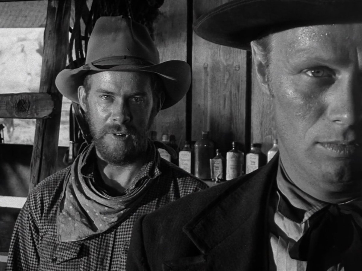 QuasarSniffer's tweet photo. Always invigorating to see old pro auteurs bringing off-kilter, bleak perspectives to a genre film. Coupled with imagery like this, the desert wind soundscapes acting as score made YELLOW SKY (1949, dir. William Wellman) a surprisingly doom-laden first watch for me. https://t.co/T2BubcZQwp