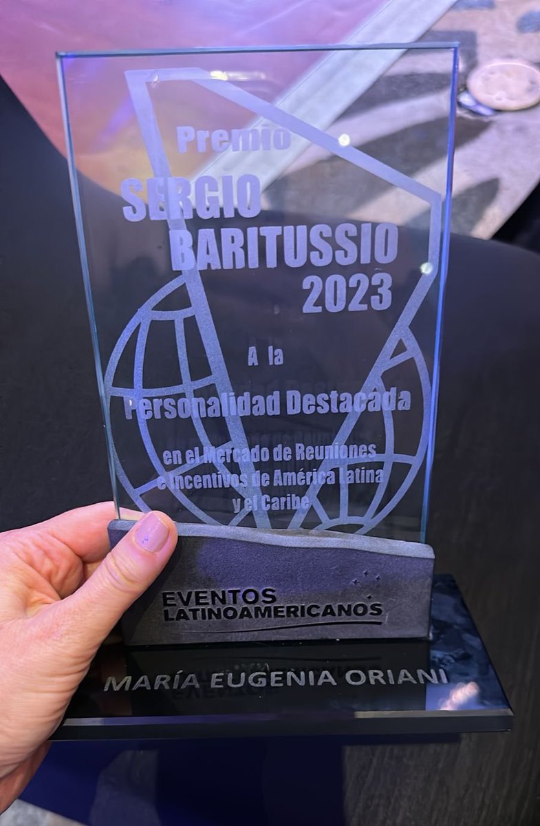 CarCaballeroV's tweet image. Felicitaciones a @orianim, gerente de Turismo de Reuniones de @PROCOLOMBIACO. Fue galardonada por @FIEXPOLATAM con el premio Sergio Baritussio como Personalidad Destacada de la Industria de Reuniones en América Latina y el Caribe. Merecido reconocimiento para ella y su equipo.