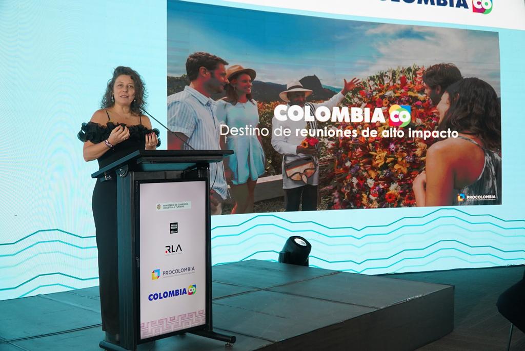 CarCaballeroV's tweet image. Felicitaciones a @orianim, gerente de Turismo de Reuniones de @PROCOLOMBIACO. Fue galardonada por @FIEXPOLATAM con el premio Sergio Baritussio como Personalidad Destacada de la Industria de Reuniones en América Latina y el Caribe. Merecido reconocimiento para ella y su equipo.