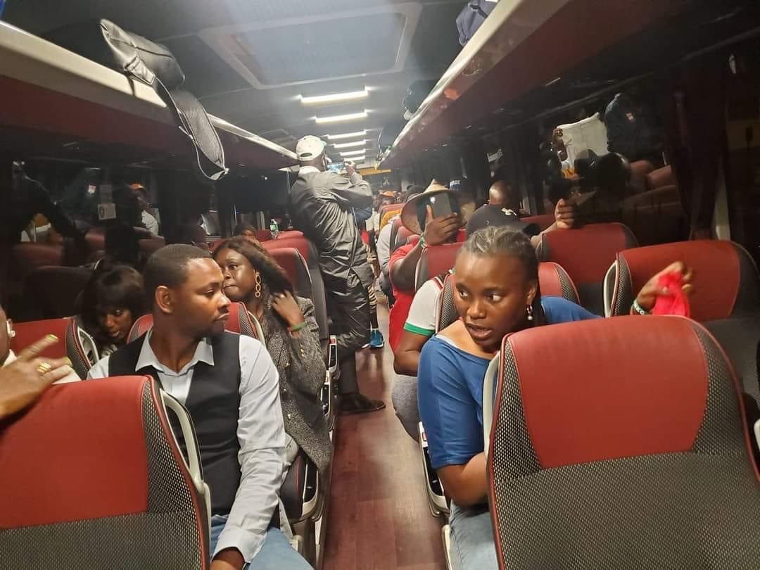 Noo_IDcard's tweet image. Ils ont loué un bus pour aller porter plainte à la CPI