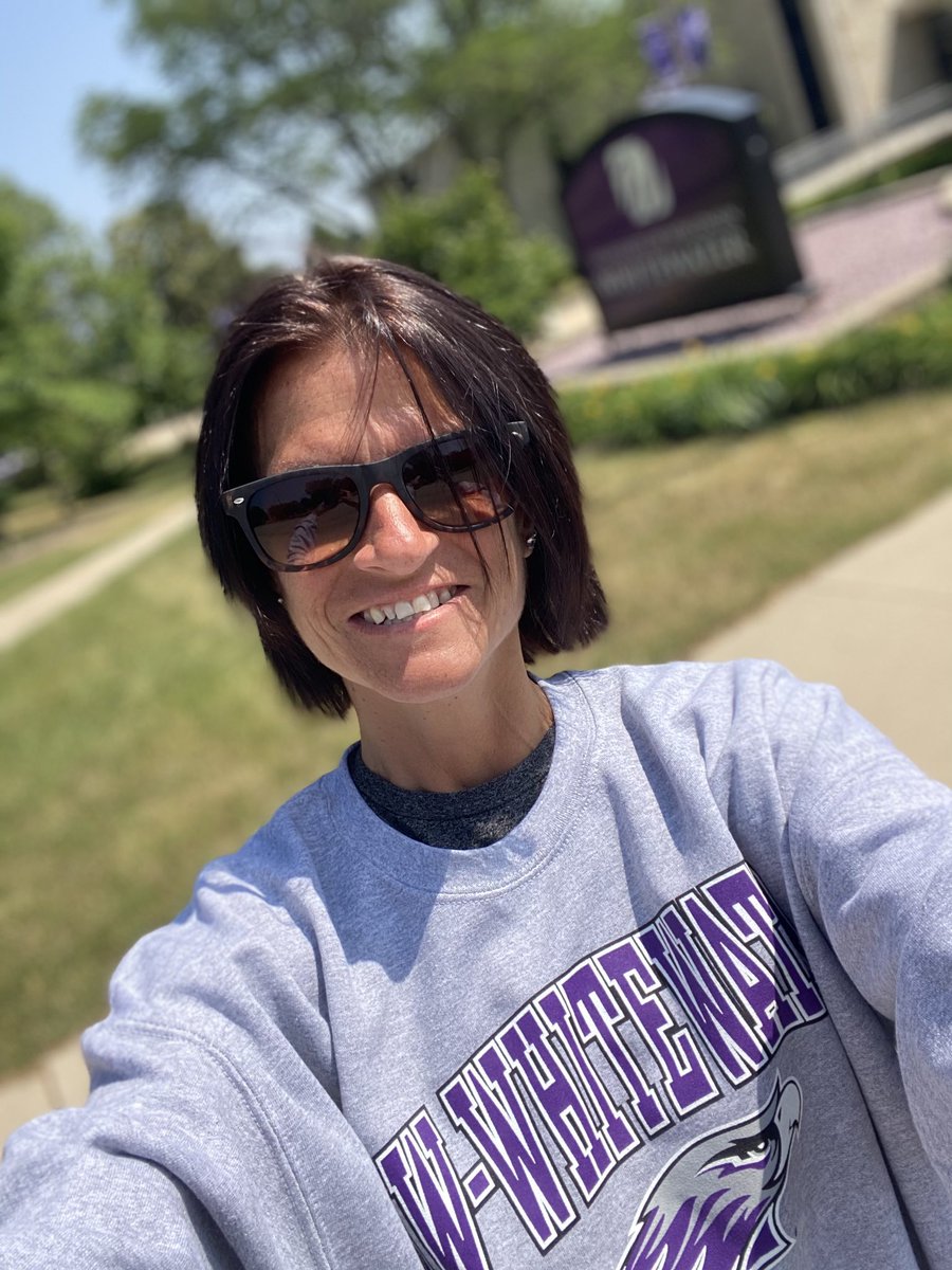deancantrell405's tweet photo. Back in Wisconsin for a housing staff reunion at UW-Whitewater which was the start of my higher ed  career 😌 https://t.co/thmBuOBMOj