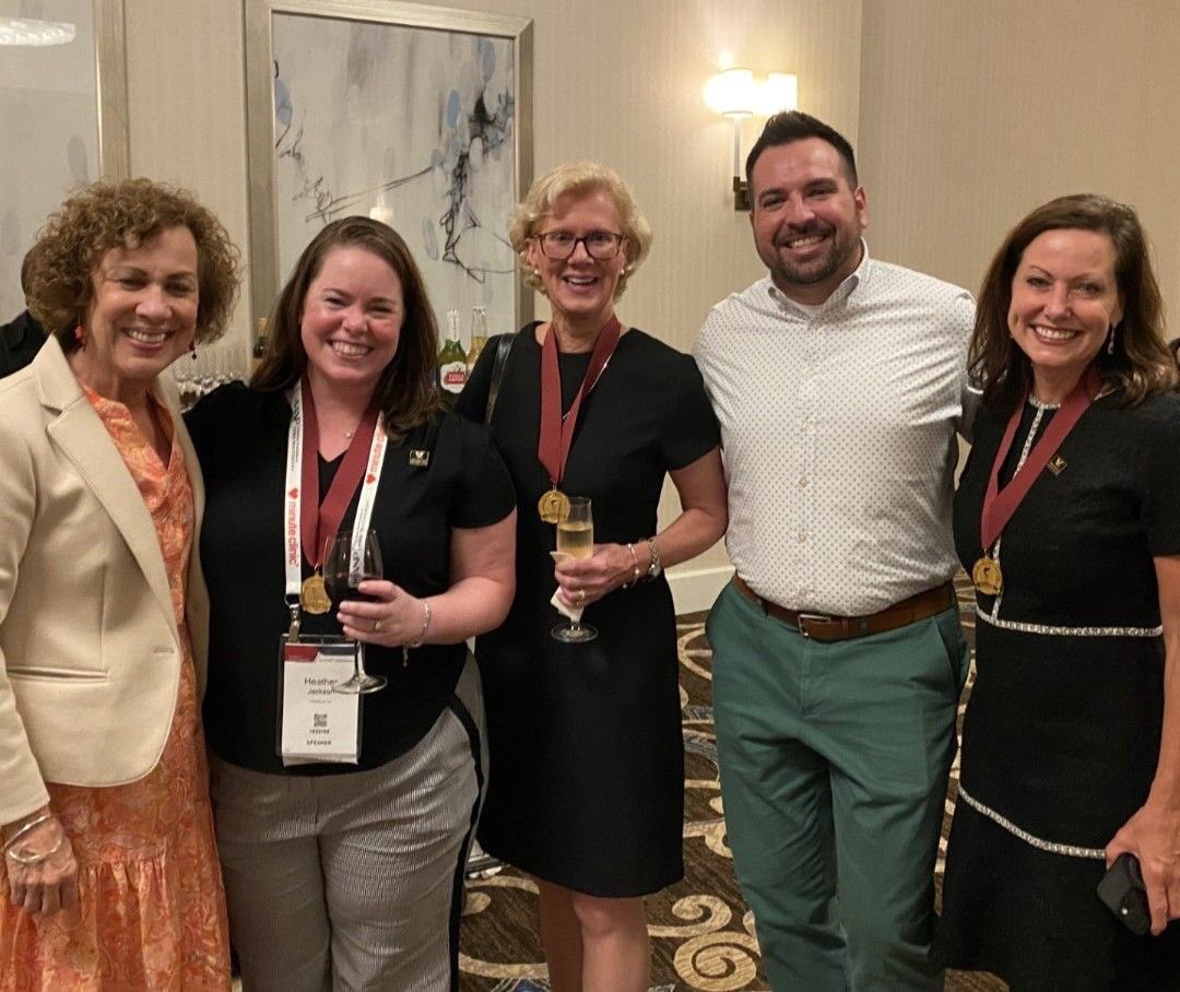 Surrounded by greatness of @VanderbiltNurse faculty celebrating accolades with @VUDeanJeffries @AprilKapu @RKleinpell @AANP_NEWS #AANP23 #VUSN #Reception @PresidentAANP 🤩🤩🤩