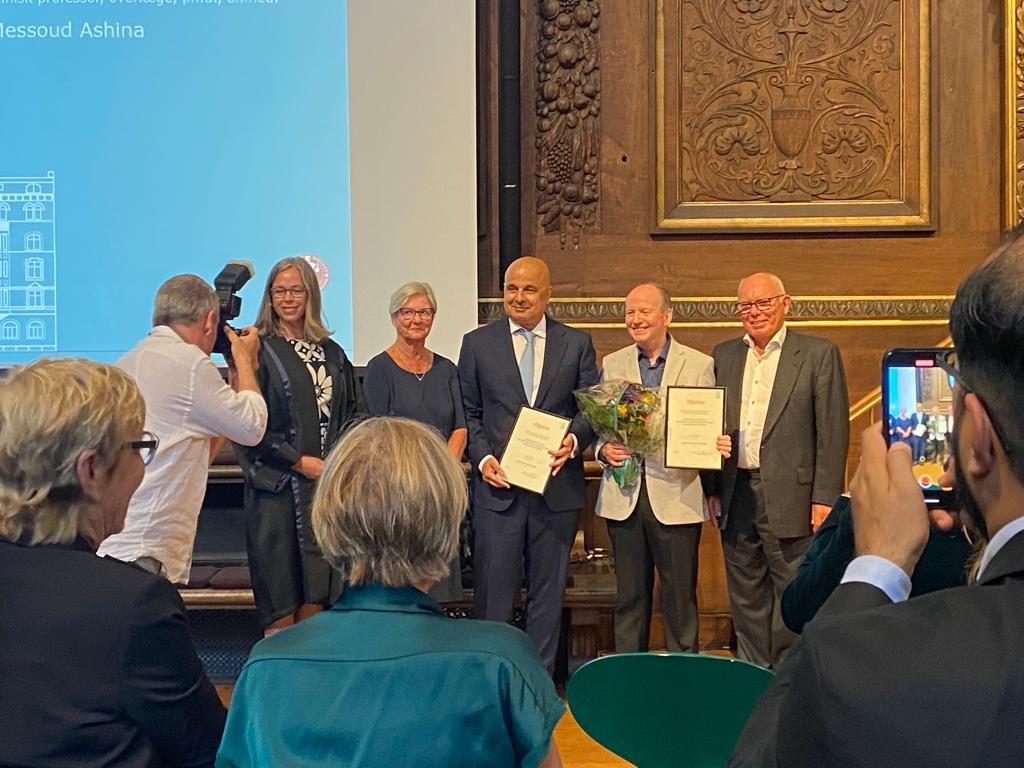 Congratulations to our amazing lab leader, <a href="/MessoudAshina/">Messoud Ashina</a>, on receiving the esteemed KFJ Prize for his extraordinary contributions to medical science! 🏆🙌 <a href="/UCPH_health/">UCPH Healthscience</a> <a href="/Rigshospitalet/">Rigshospitalet</a> 
healthsciences.ku.dk/newsfaculty-ne…