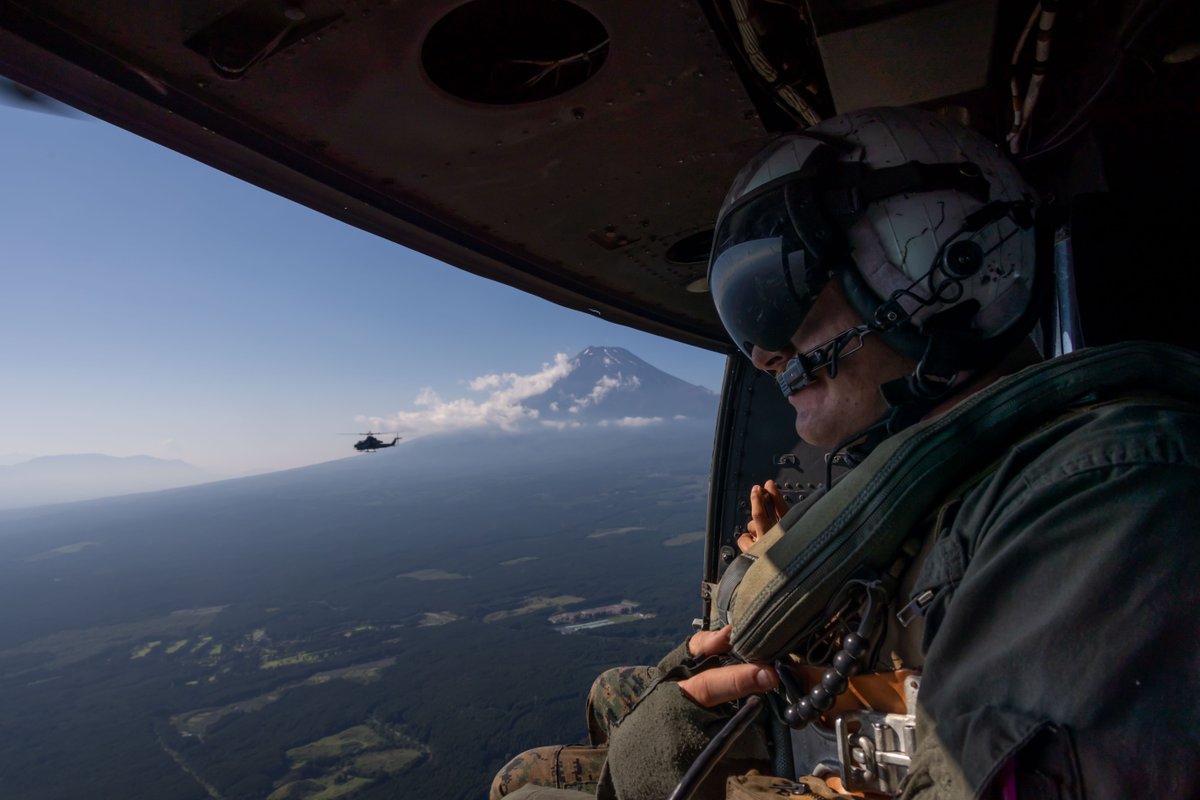USMC's tweet photo. #Marines with @1stMAW_Marines conduct flight operations during Exercise Fuji Viper 23 at Camp Fuji, Japan, June 17.
#FujiViper includes realistic training opportunities for #1stMAW to exercise combined arms and maintain proficiency, lethality, and readiness.
#MarineAviation https://t.co/LNqKwKDOgq
