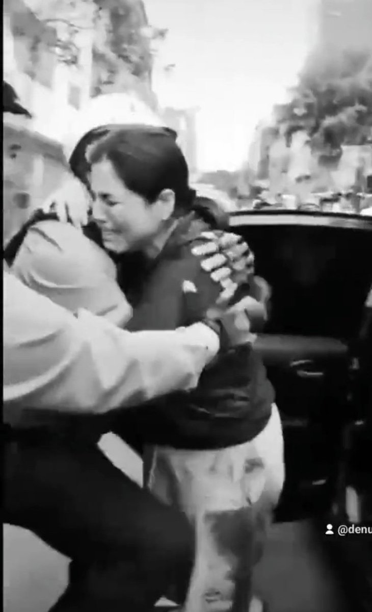 Liberfach0's tweet image. En una semana, la Policía se bajó al mªldito Cris, capturó a Betssy Chavez, y frustró el secuestro de una empresaria a manos de una banda de Venez0lanos. Ni se les ocurra compartir éste tweet, o provocarán una depresión al progresismo y rojerío que odian a la PNP