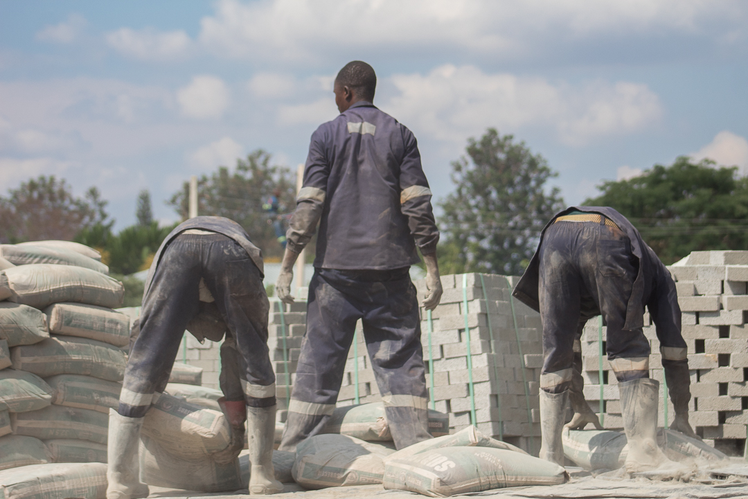 temezJr's tweet photo. A short story...
#constructionworker #Construction #photooftheday #photograghy #temezJr #Zimbabwe https://t.co/SgtPehrOlp