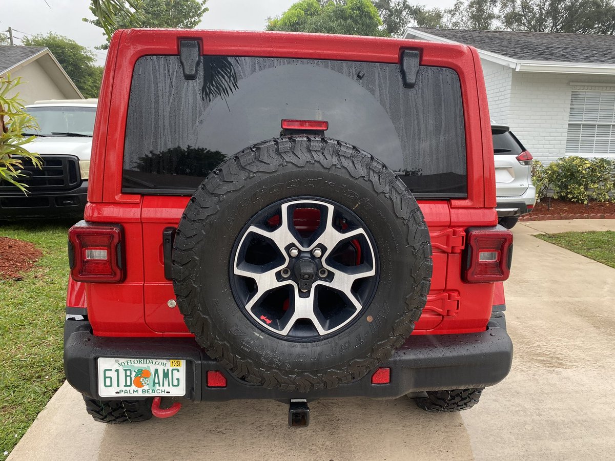luismi_zamorano's tweet image. STOLEN RED JEEP WRANGLER RUBICON LAST SEEN IN LITTLE HAVANA/8TH STREET

This morning at 4:14 AM, my car was stolen from inside ALTIS, my apartment complex’s garage within minutes. If you see a RED 2019 JEEP WRANGLER RUBICON with black interior, license plate 61BAMG, please DM me!