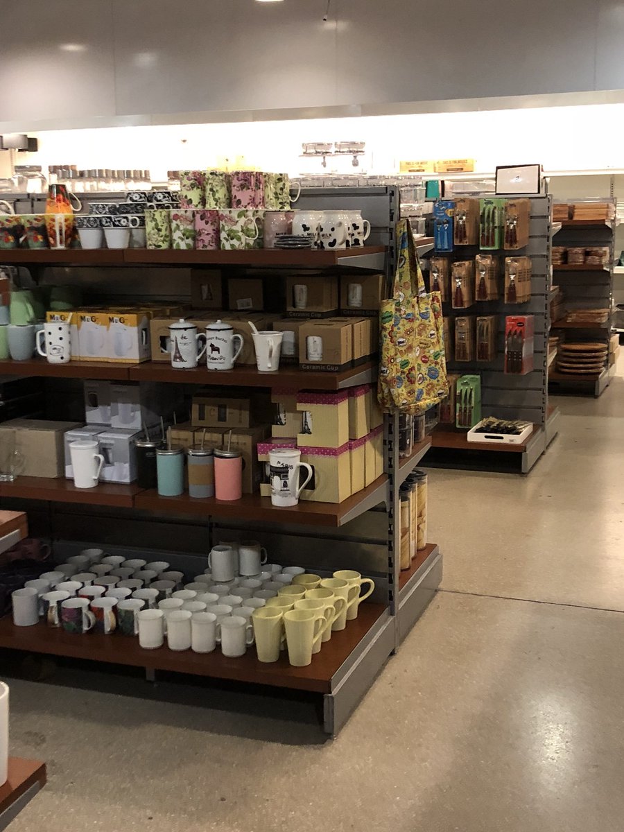 esteban13870547's tweet image. Soy capas de estar 4 horas mirando en un bazar cosas q no necesito pero me me vendrian muy bien para q queden facheritas en mi casa.