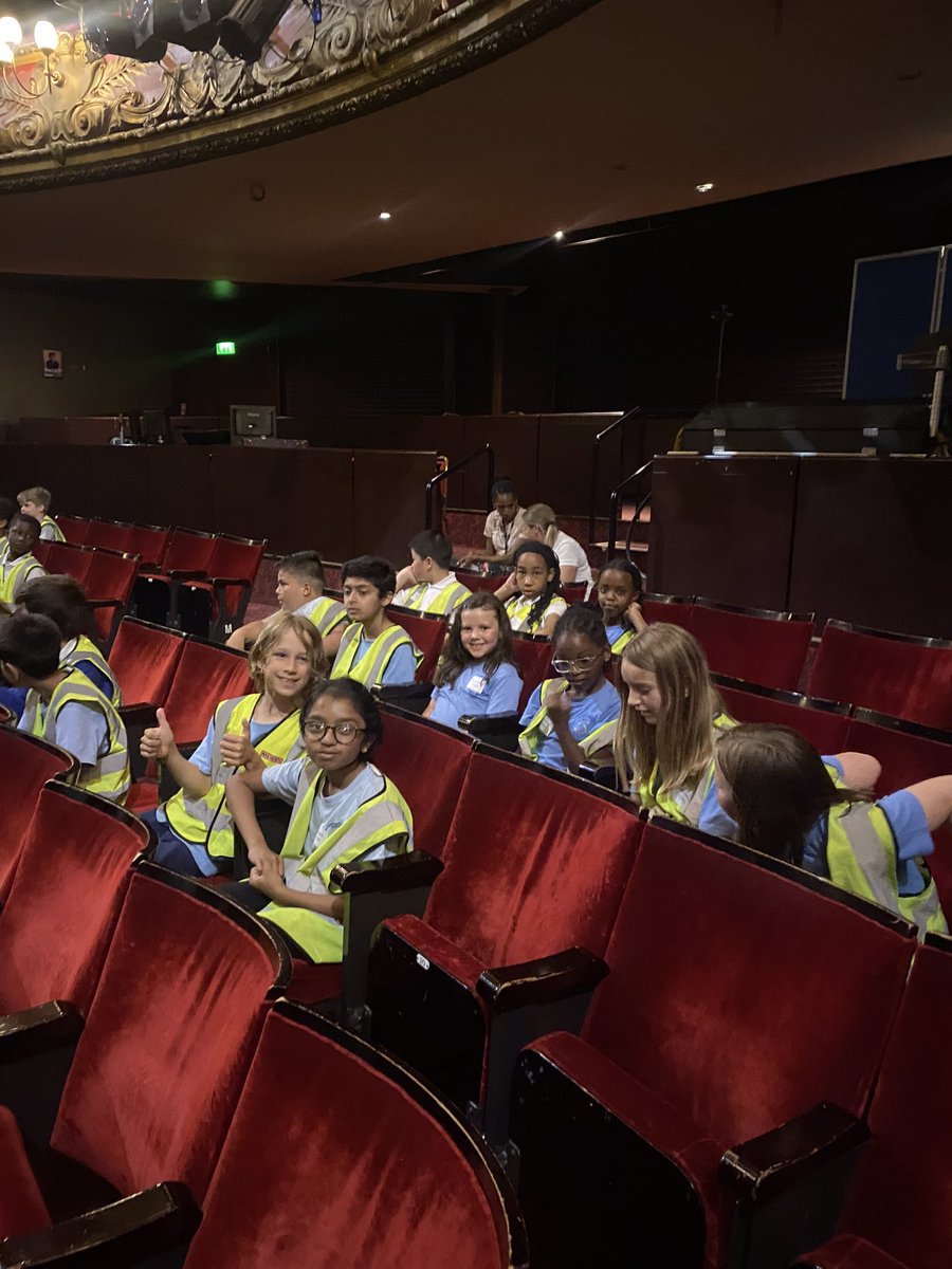 MissCallanan4's tweet photo. 4S and 4W enjoyed a nice walk in the sun to Hackney Empire today to deepen our knowledge around the Victorian era. 

We enjoyed learning about the historic entertainment and haunted viewing box!

Thank you to our parents for assisting!

@ShacklewellE8 @MisssHosie https://t.co/O69RIMVvBM