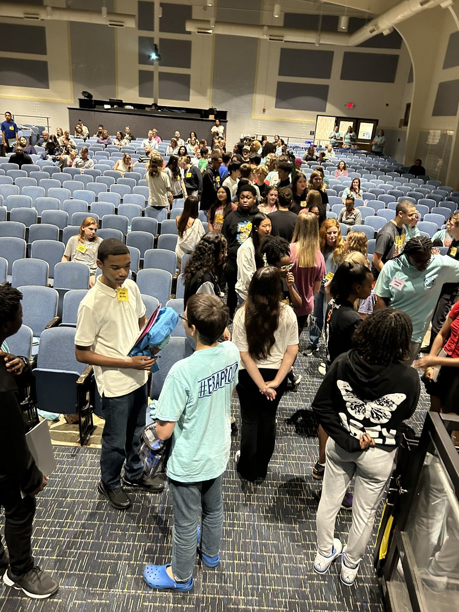 KempsAcademy's tweet photo. Today we hosted the EBA Orientation for new students (many in the EBA Class of 2027)! We loved meeting the students and sharing info about Kempsville as they begin their next journey in high school. Welcome new EBA students! #ebaproud #classof2027 https://t.co/u79lKUjAyG