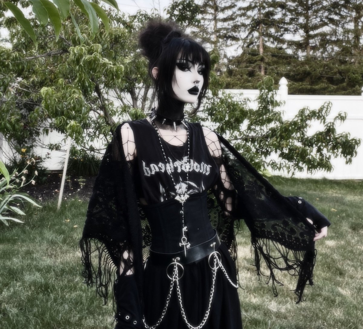bluntghoul's tweet photo. i'm just that bitch honestly https://t.co/PtF67Ao7Lj