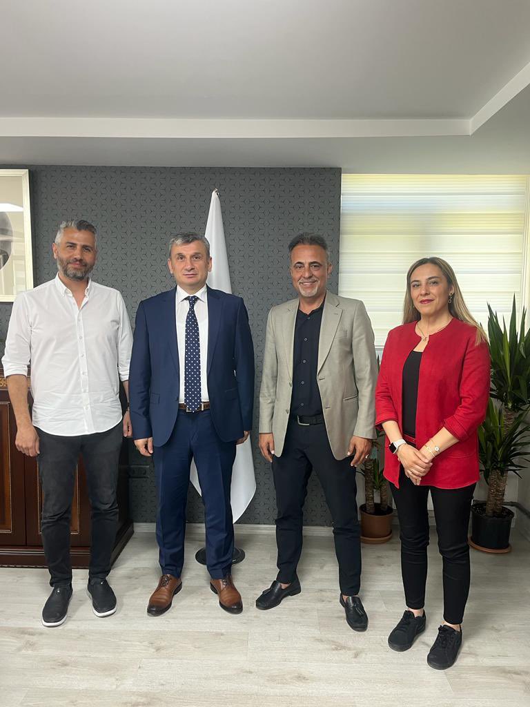 ozremder06's tweet photo. Bugün kıymetli genel müdürümüz Fethullah Güner beyefendinin makamında görüşme gerçekleştirdik. Genel müdürümüze misafirperverliği için teşekkürlerimizi borç biliriz.. 

Gündemimizde varolan konular ile ilgili genel müdürümüze taleplerimizi iletmiş bulunduk.

Özrem-Der YK https://t.co/oeLK85JeSB