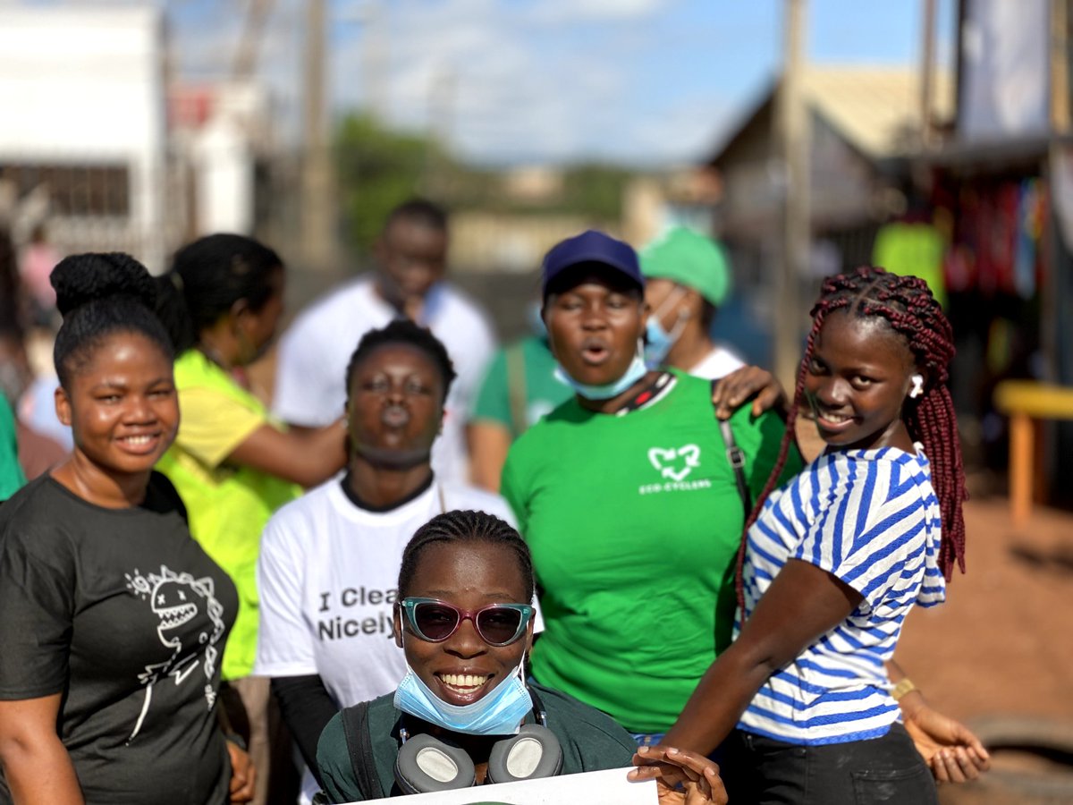 EcoCyclers's tweet photo. Our Spotlight today: Environmental Volunteers.
It is amazing how Young People get Committed to helping Our Environment in Various Green initiatives to help Keep it Clean.
#climateliteracy #cleanernigeria #keepenuguclean #keepenvironmentgreen #volunteering https://t.co/J6LDlbfG2J