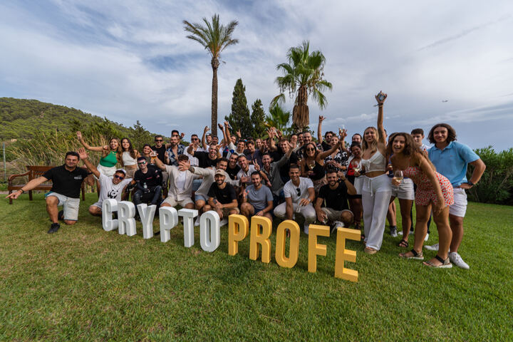 CryptoProfe 🎓

Donde la pasión por el conocimiento se encuentra con el mundo de las criptomonedas y el trading.

Es una de las academias online más destacadas y reconocidas. En su UNIVERSITY, encontrarás formaciones que te llevarán al siguiente nivel.

Pero... ¿Cómo nació