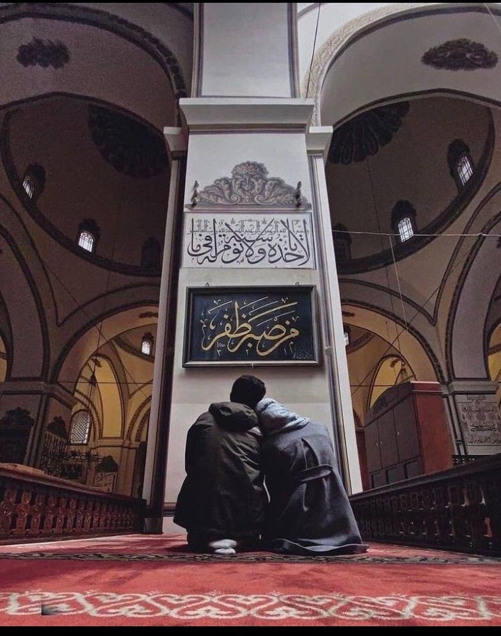 لَن تَجِد الدِفء إلّا مع اللَّهِ ، ثُمَّ في قَلبٍ تُحِبّه وَروح تأنَس بِهَا.❤