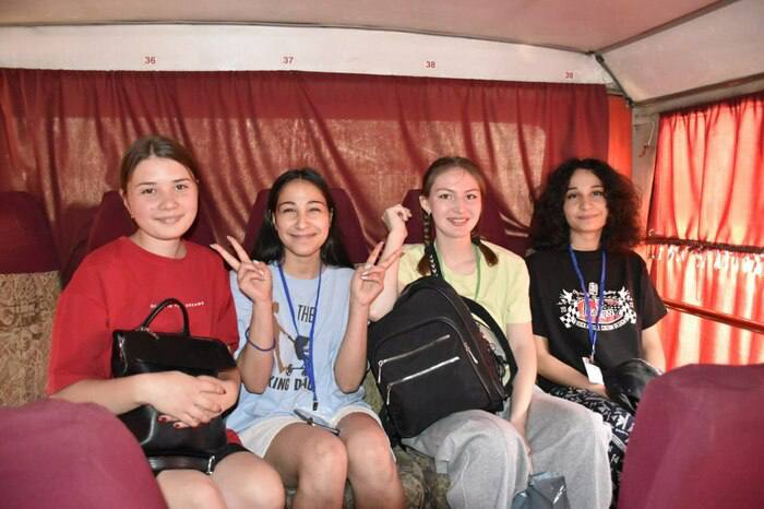 Lugansk Halk Cumhuriyeti Krasniy Luchtan yaklaşık 400 öğrenci Başkurdistan Cumhuriyeti'ne yaz  kampına yollandı
Çocuklar,sağlık kampında hem tatil yapıcak hemde çatışmalardan etkilenen çocuklar üzerinde etkisinin azaltılması için rehabilitasyon programı uygulanacak.
#Луганск #ЛНР