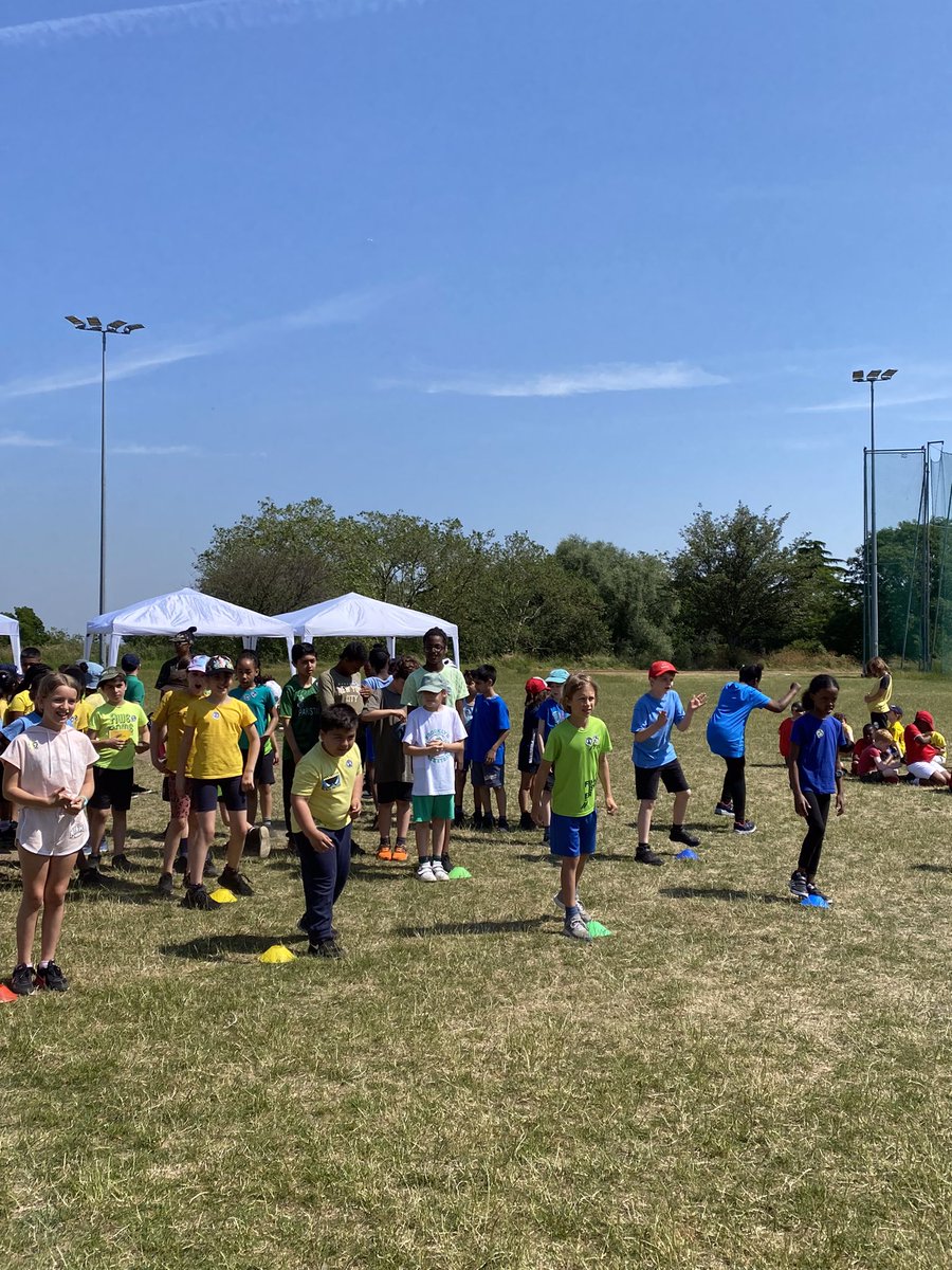 MissCallanan4's tweet photo. Fantastic to see such happy faces and a strong display of sportsmanship from all students 😊
@ShacklewellE8 https://t.co/6CdhKiMNUi