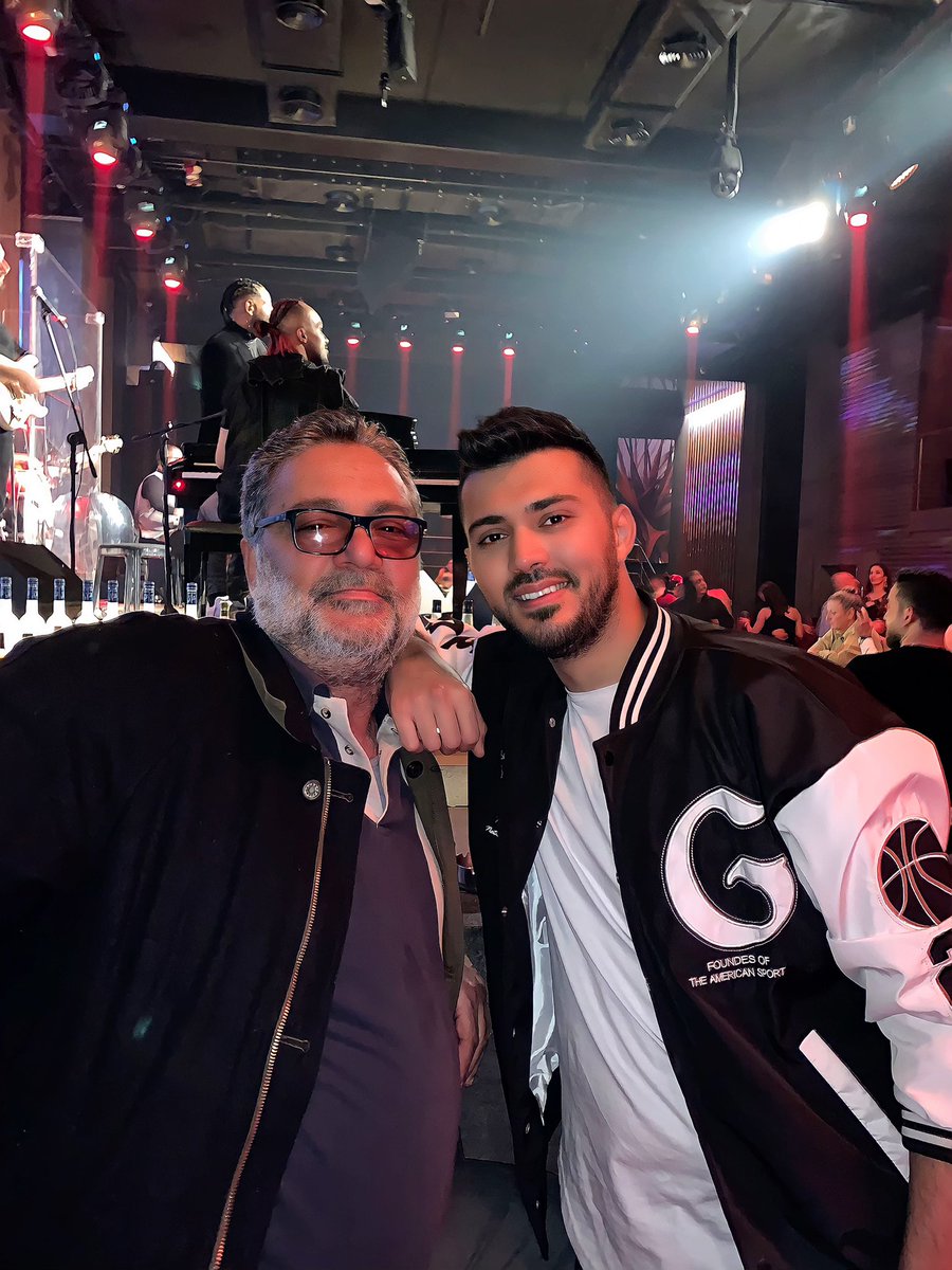 يسألوني ما أجمل عطر لديك، قلت رائحة أبي في ملابسي بعد ما أضمه♥️
#zakichreif 
#زكي_شريف 
#the #father #post 
#lnsta #experie
#اكسبلور