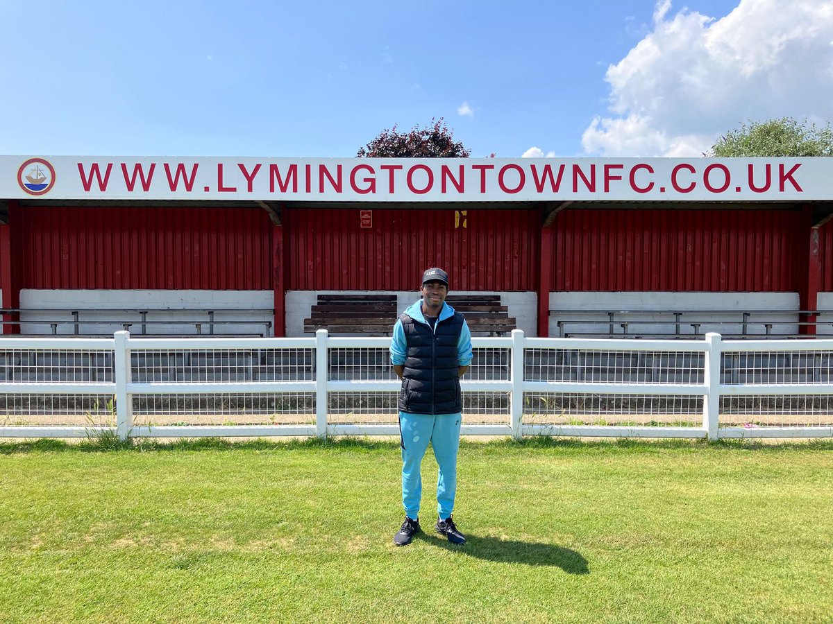 lymingtontownfc's tweet photo. 🚨New Signing Alert🚨
✍️ Lymington Town are delighted to announce the signing of former @chelseaFC and @southamptonFC u23 Richard Bakary.
Our exciting wide attacking player also has an international cap for Benin.
#welcomerich #newsigning #upthelymo 🇵🇪⚽️🇵🇪 https://t.co/OPkTa4V0b4