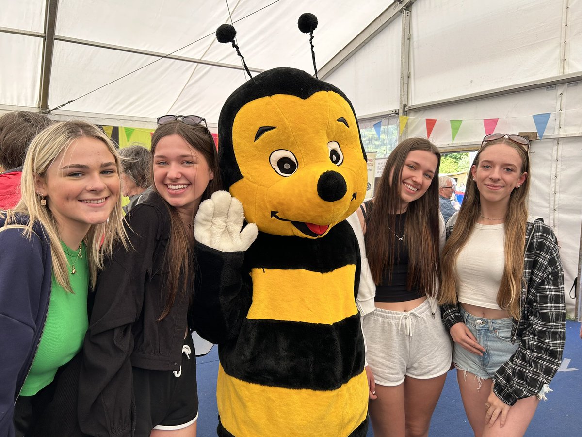 What a fantastic opening day in the #HoneyTent at the @ScotlandRHShow 🙌🐝
We were buzzing to see so many visitors & schools. 
Thank you to all our wonderful #volunteer #beekeepers for sharing their time, #passion & #knowledge you ⭐️🌟⭐️⭐️
See you tomorrow!
#beekeeping #honeybee