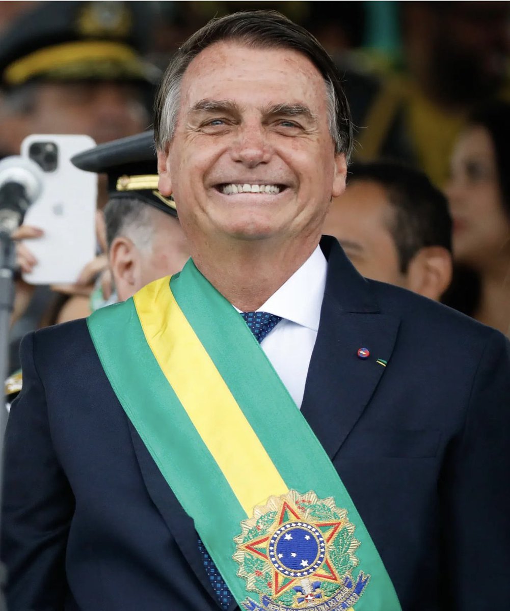 A esquerda sofre! Podem até destruir a CF. 
Mas você será sempre o único presidente  do Brasil
@bolsonaroforever