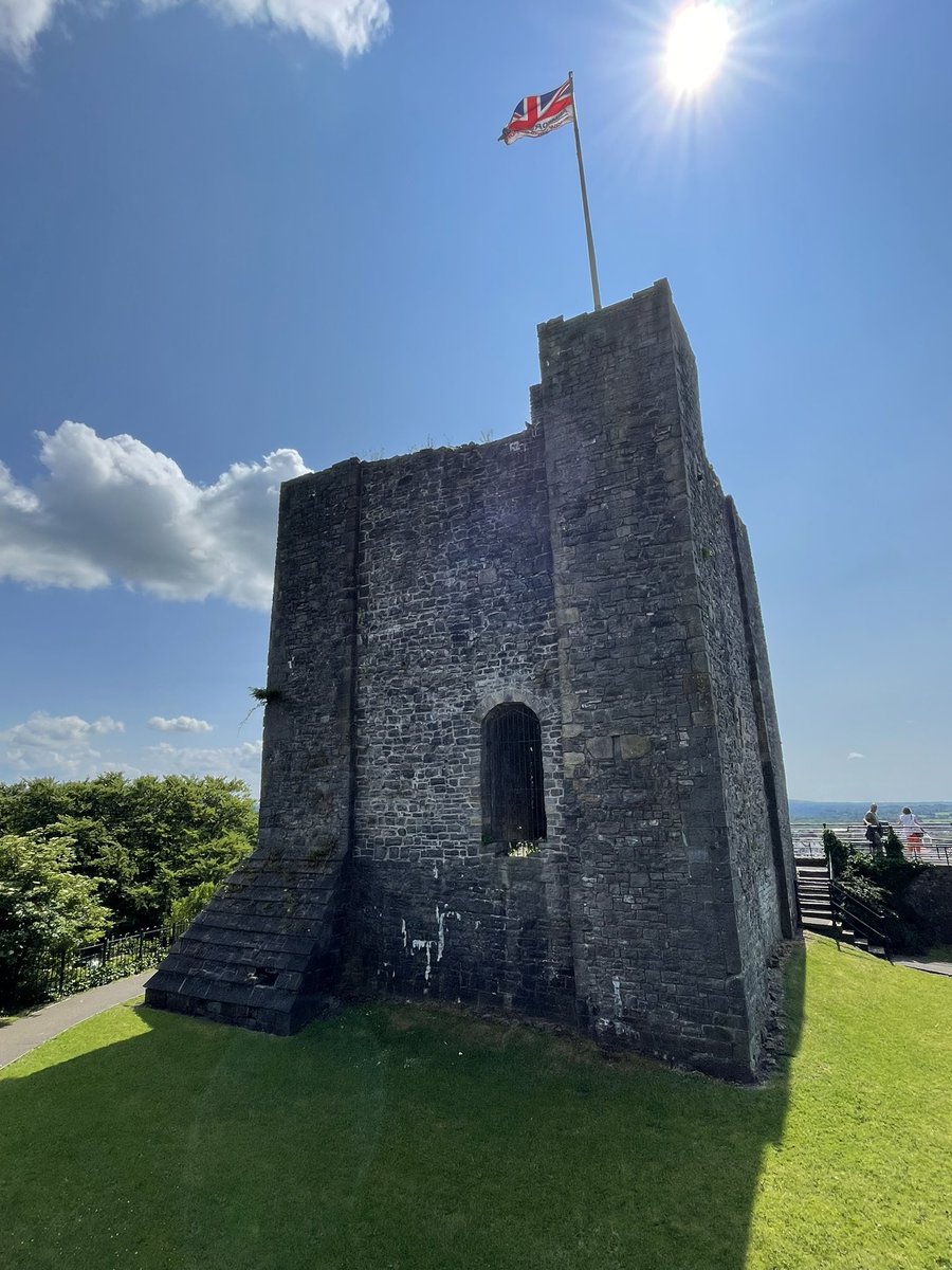 Beautiful weather for our visit to Clitheroe Castle to discuss the repair works to this amazing C12 Tower Keep with Council Officers. #buildingconservation #visitlancashire #heritage