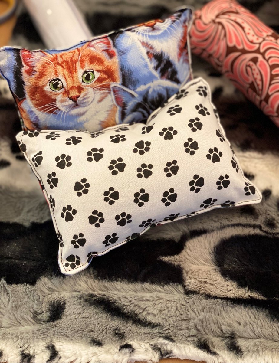 Jennife14784070's tweet image. Excited to share my Feline Fun Line #etsy shop: Purrfect Playtime: Organic Catnip-Stuffed Cat Kickers-Feline Fun etsy.me/3NGqQfA #catkicker #organiccatnip #kittentoys #cattoy #catentertainment #kitten #cat #stufftoy #homemade #FelineFun