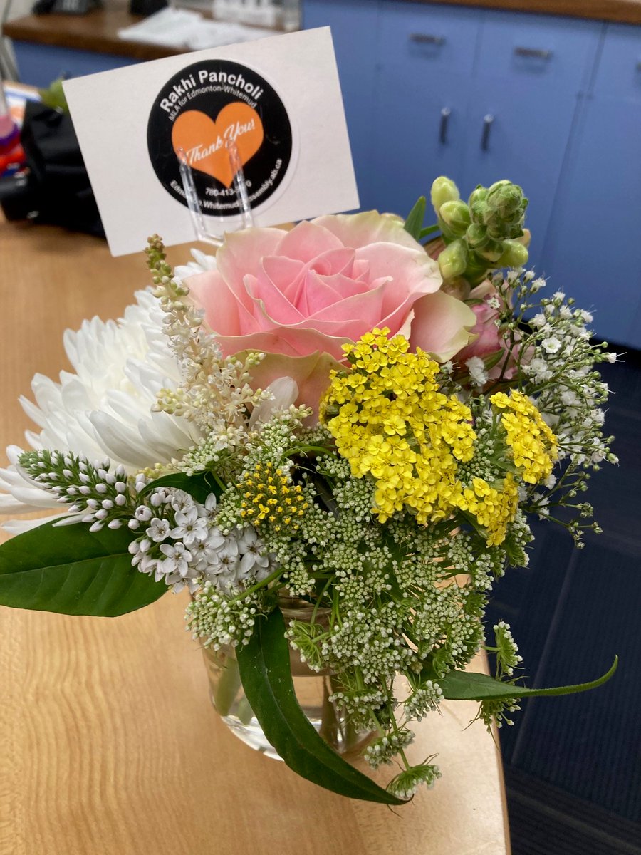 Brookside_EPSB's tweet photo. Thank you to MLA @pancholi_rakhi for bringing our school flowers today and for always taking the time to check in with the students and staff at Brookside. Congratulations on your re-election! @EPSBNews https://t.co/mAGDoD1Crp