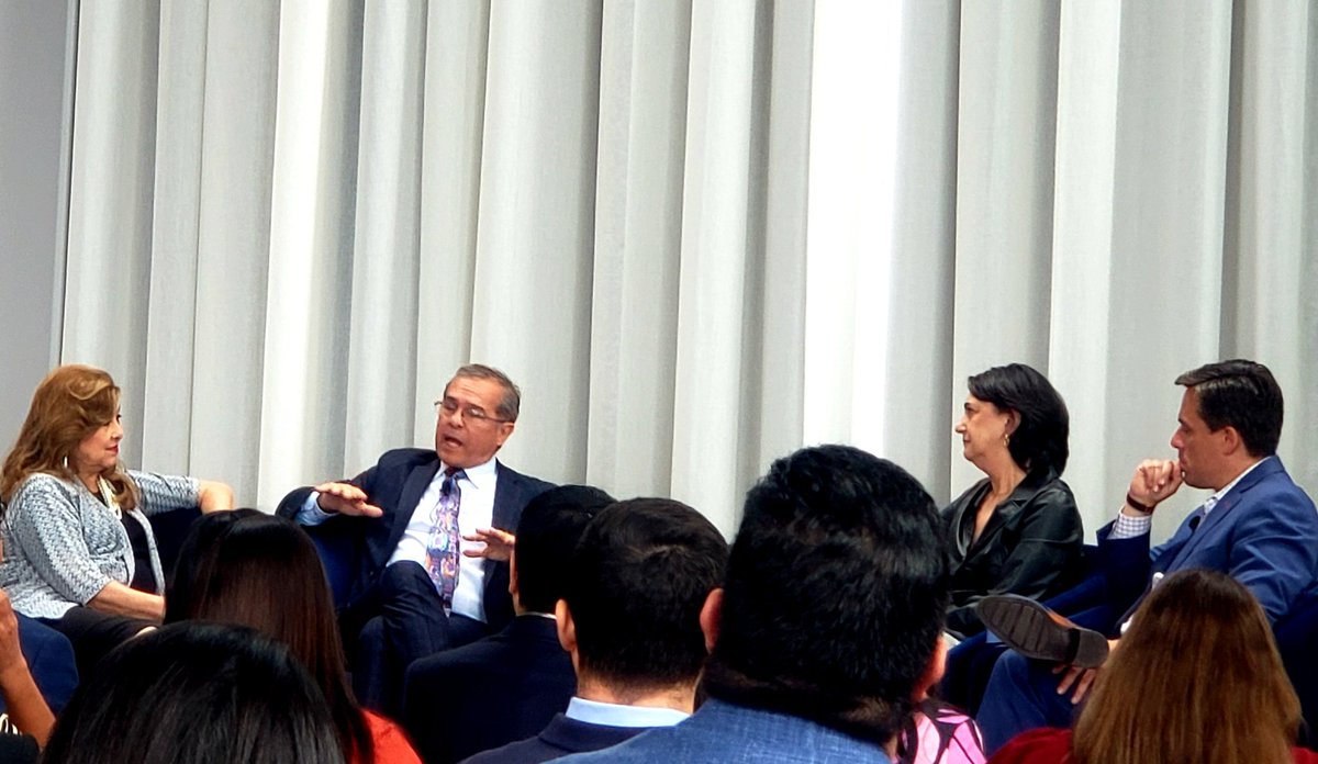 'We are trying to lift each other up and drop ladders down,' Ricardo Anzaldua, Co-founder of @alumni_society. Preach! I am here for it & grateful to the #AlumniSociety for creating this space & comunidad. 🙌🏾🙏🏾❤ #LatinxLeaders