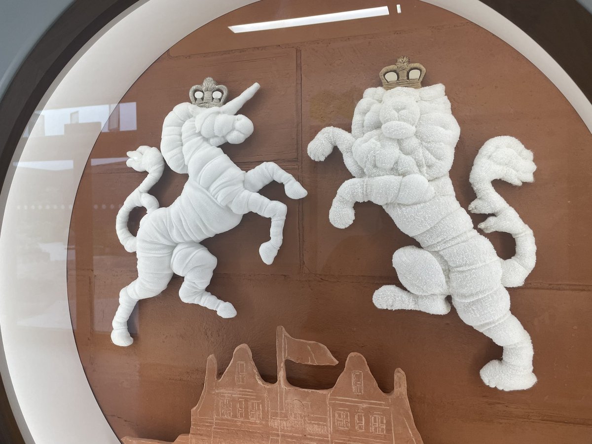 KlaireConnor's tweet photo. We had a fab morning with the #PaediatricRheumatology team in Edinburgh, planning our ongoing work in clinics to support young people in the Lothians! Had to stop &amp; admire the brilliant art by @Kate_Ive in the corridors! #HealthBasedYouthWork #JIA #Partnerships @LothianChildren https://t.co/M48Q0glTv4