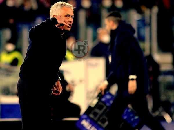 LAROMA24's tweet photo. 🤝 #Mourinho e Dan #Friedkin si sono incontrati
🇵🇹 L'allenatore e il Presidente dell'#ASRoma erano entrambi in #Portogallo
✍️Esclusiva #LR24
👉https://t.co/9AZMxI5bDw https://t.co/xclJLrqsL3