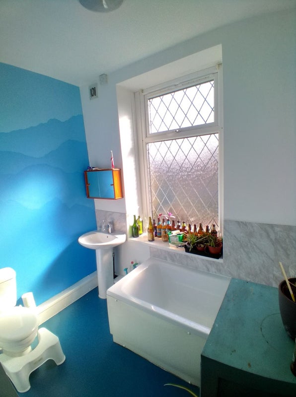 SSHCOOP's tweet photo. 😲 STUDENT ROOMS AVAILABLE SEPT 2023 ✨ Non-hierarchical &amp; LGBTQ+ friendly household in Sheffield 🏡 No experience required! Run by students, for students! 👉🏻 Apply here, first come first served: https://t.co/HpAzhkR9Wo @NoMoreLandlords @SSHCOOP #dontwaitcooperate https://t.co/Z7ynJdD3T6