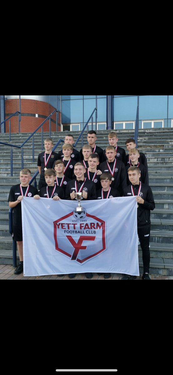Boys at Hampden tonight to collect their well deserved league trophy from Glasgow and District Youth League.

Brilliant lads 👏🏻👏🏻👏🏻
What. A. Team. 🔴⚪️🔴⚪️🔴⚪️
