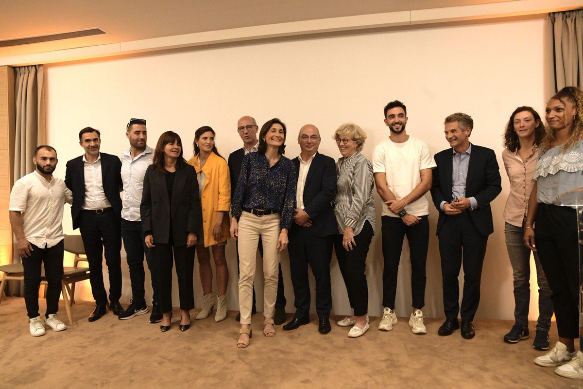 Nous sommes à - de 400 jours de #Paris2024 ! 
Notre ambition ➡️ donner enfin à nos sportifs la reconnaissance qu'ils méritent de la part de la Nation ✊ 
Pour toutes les médailles qu'ils vont aller décrocher et pour tout le bonheur qu'ils nous offrent, nous le leur devons ! 🏅