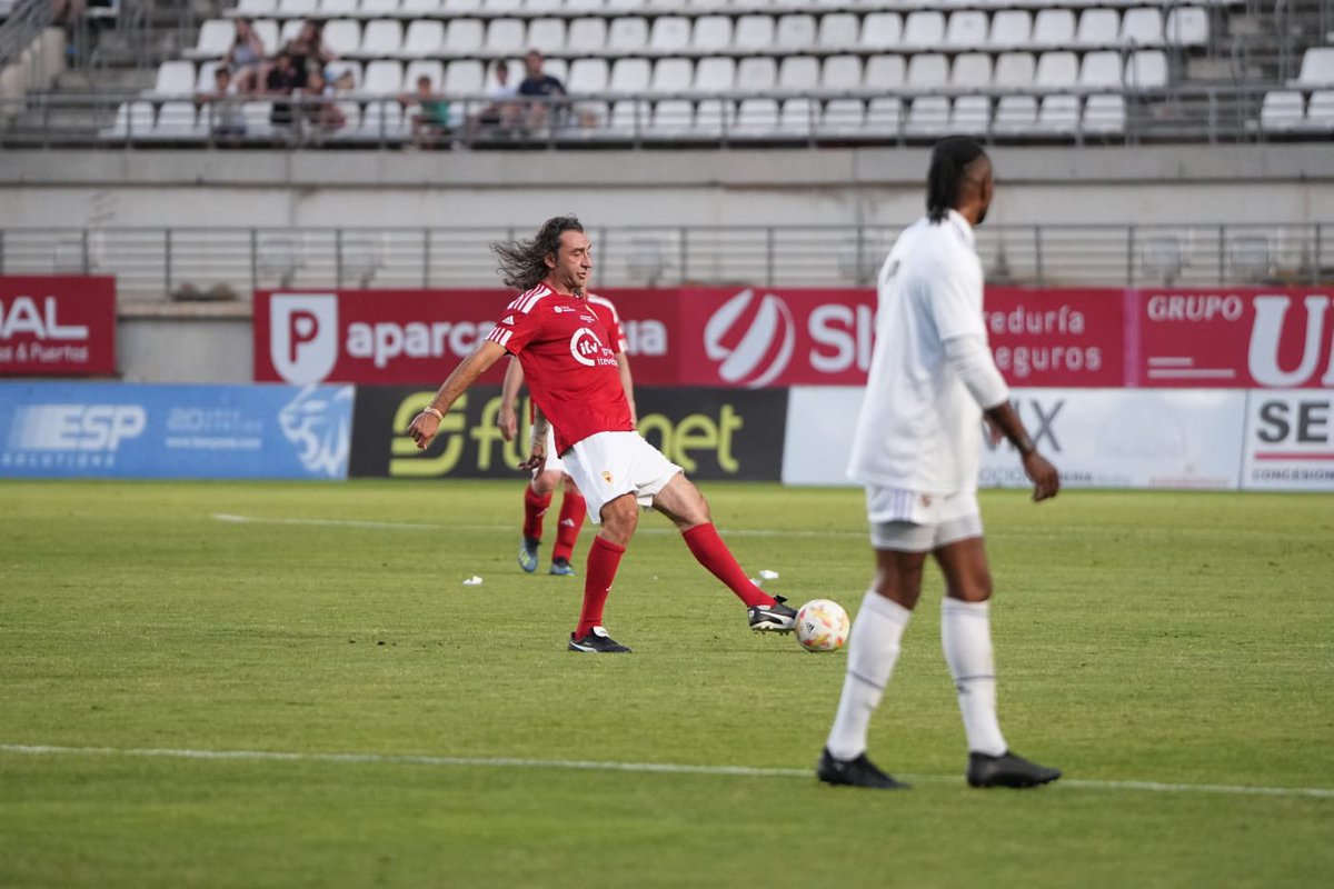 realmurciacfsad's tweet photo. PARTIDO BENÉFICO | 📸

Real Murcia Veteranos 🆚 Asc. Exjugadores Real Madrid C.F.  

⭐️ En beneficio de @fneversurrender y @FundAladina https://t.co/rzCMUO6Rm8